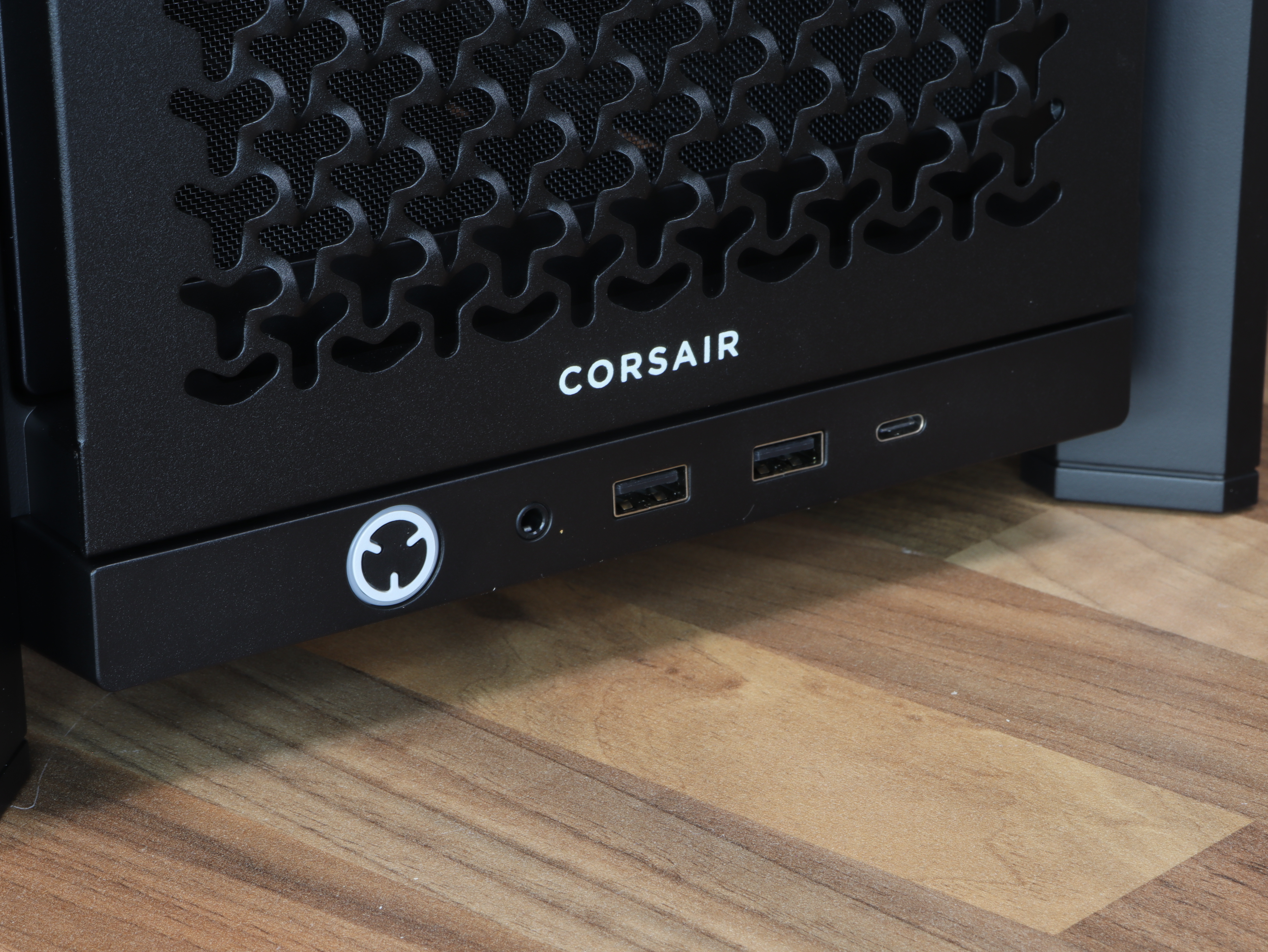 RX Corsair 4000D mid-tower Frame cooling Modular flexibility sag-free reverse-connector.JPG